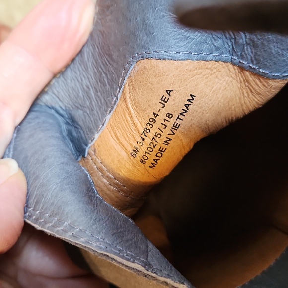 FRYE Jea ankle bootie, 8 M, gray suede - Picture 8 of 9